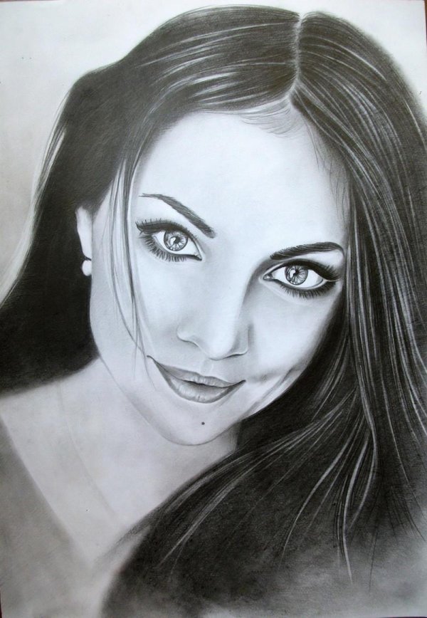 красивая девушка карандашом