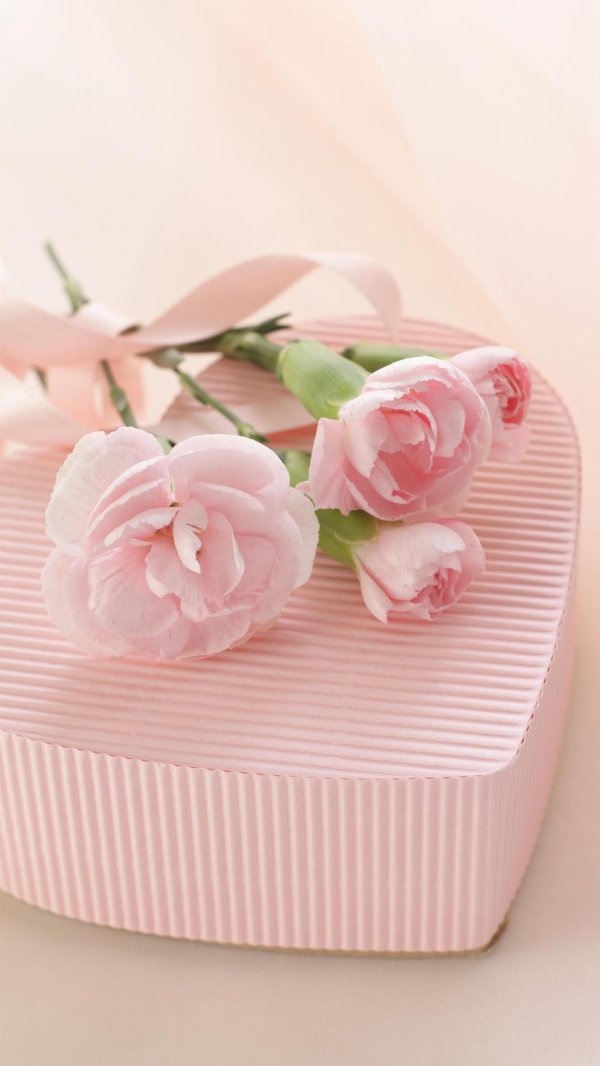 розовые подарки