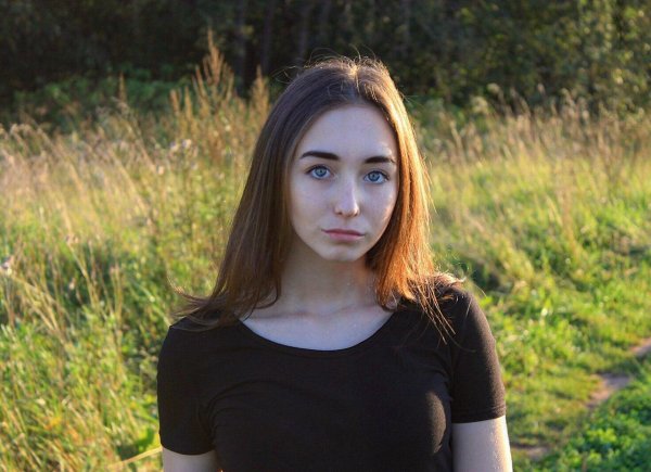 естественная девушка