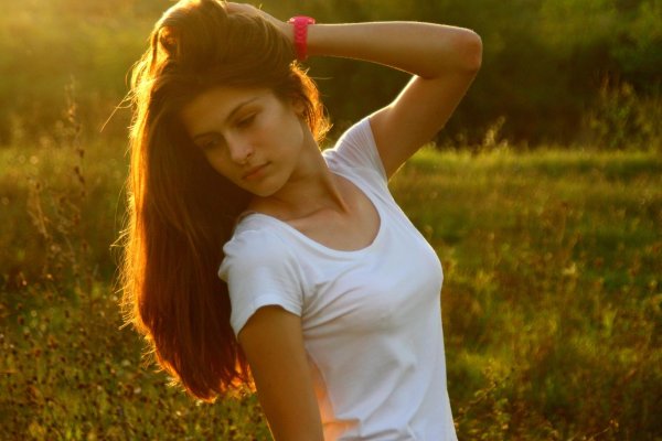 естественная девушка