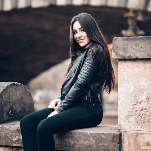 ангелина петрова в кожанке