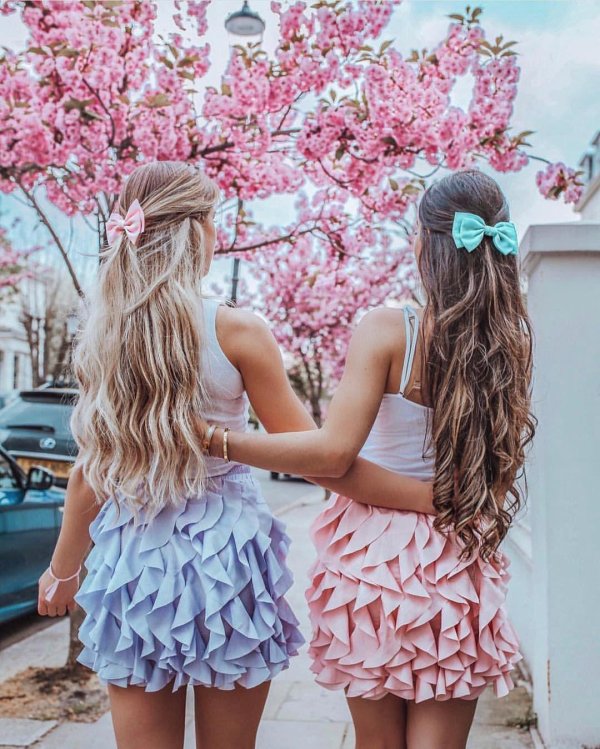 две подружки