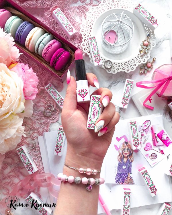 наклейки на ногтях