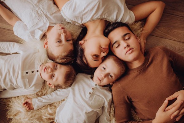 семья трое детей