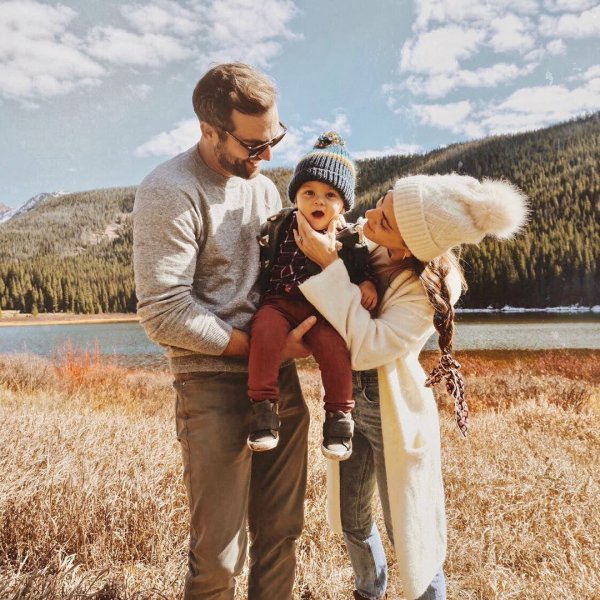 красивая пара с сыном