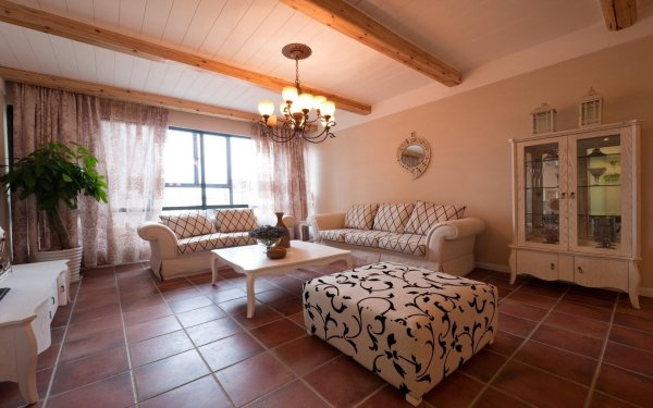 балки в интерьере гостиной