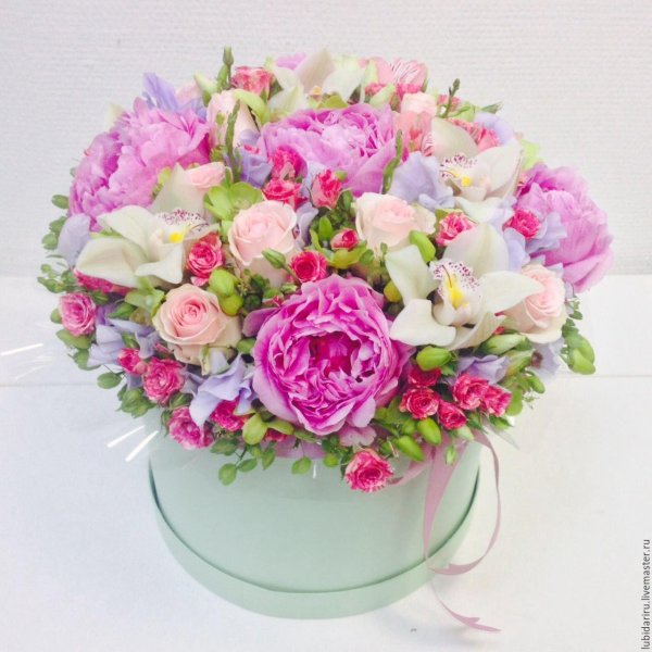 букеты в шляпных коробках