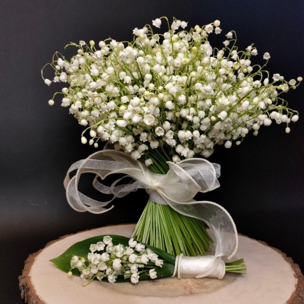 свадебный букет из ландышей