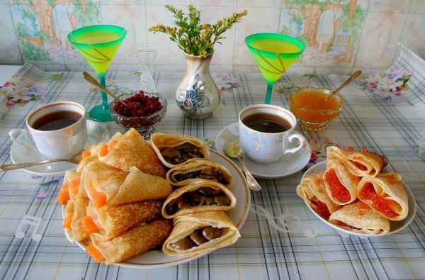 чаепитие с блинами