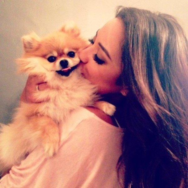 девушка со шпицем