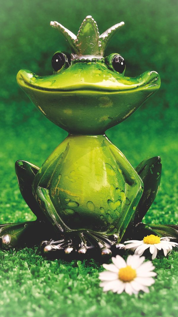фигурка лягушка