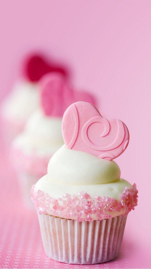 розовые пирожные