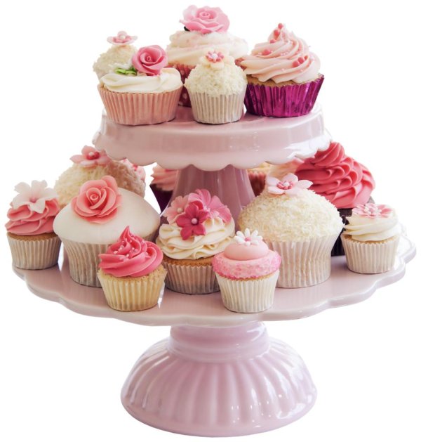 пирожное на белом фоне