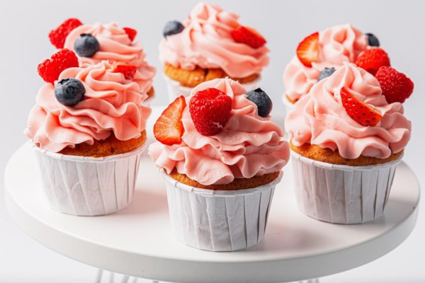 капкейки клубничные