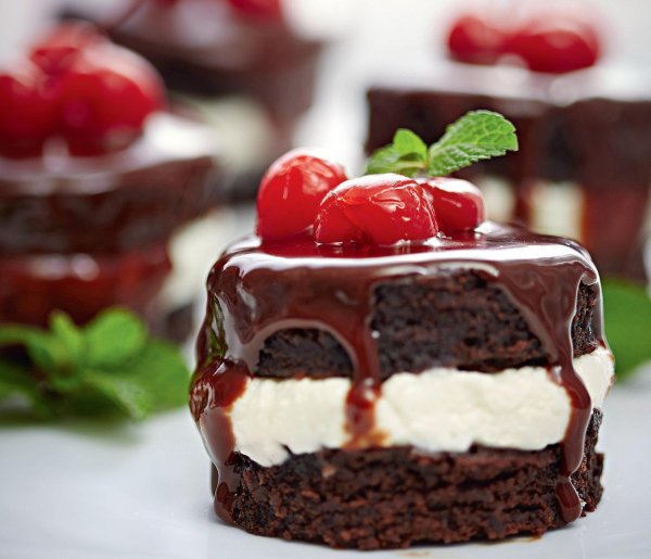 шоколадно вишневый торт