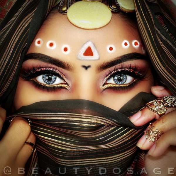 восточные глаза девушек