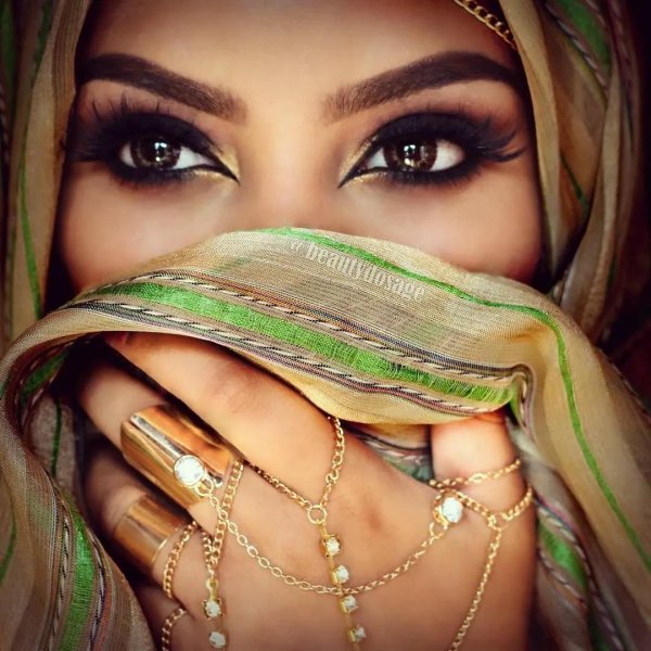 восточные глаза девушек