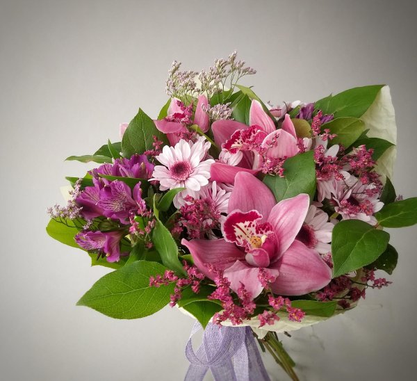 альстромерии букет