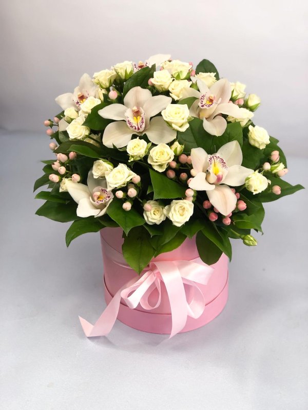 композиция из орхидей в коробке