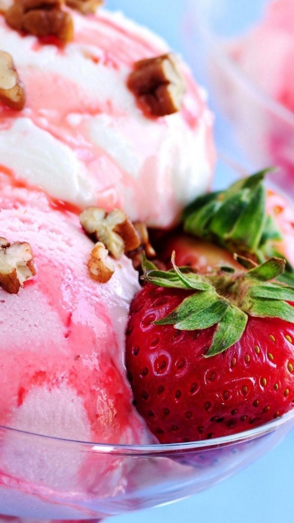 клубничное мороженое