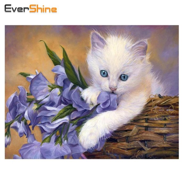 белый котенок в цветах