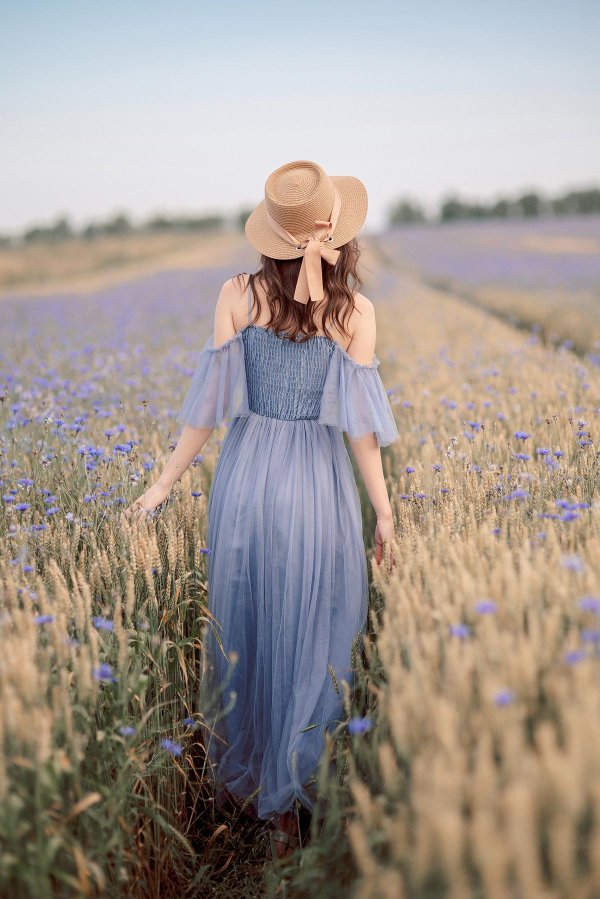 женщина в поле