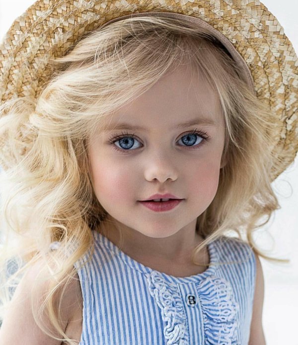 лицо маленькой девочки