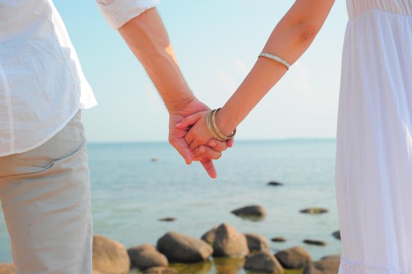 руки влюбленных