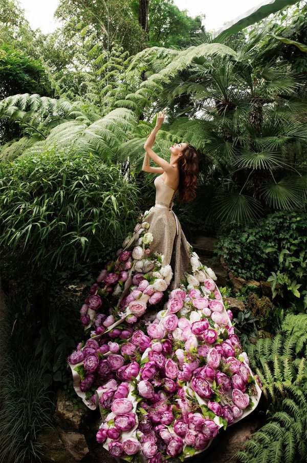 платья из цветов