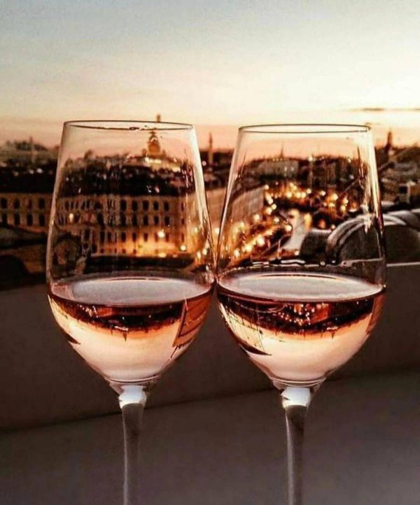 два бокала вина