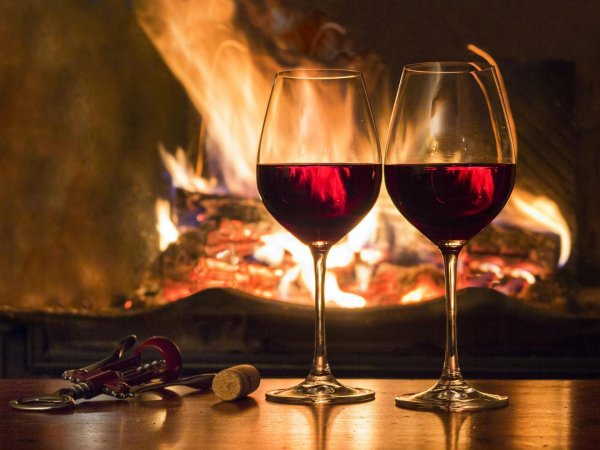 камин и вино