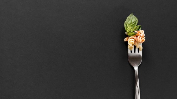 спагетти на вилке