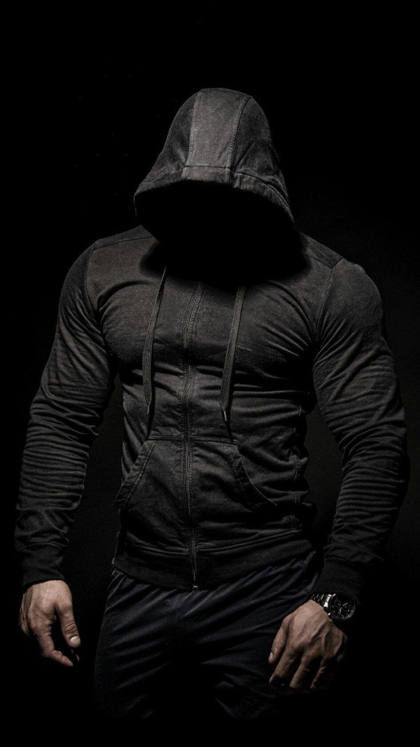 качок в капюшоне