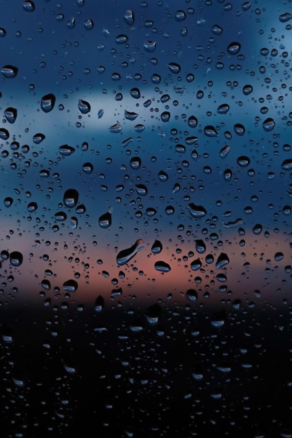 стекали капли