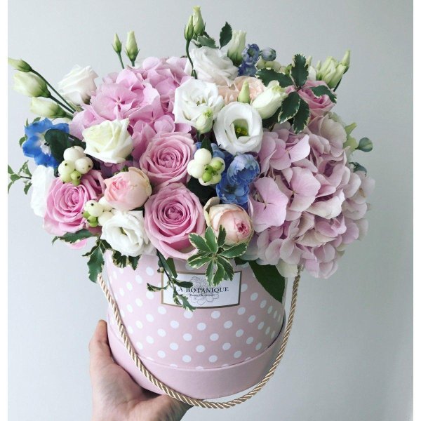 букеты в шляпных коробках