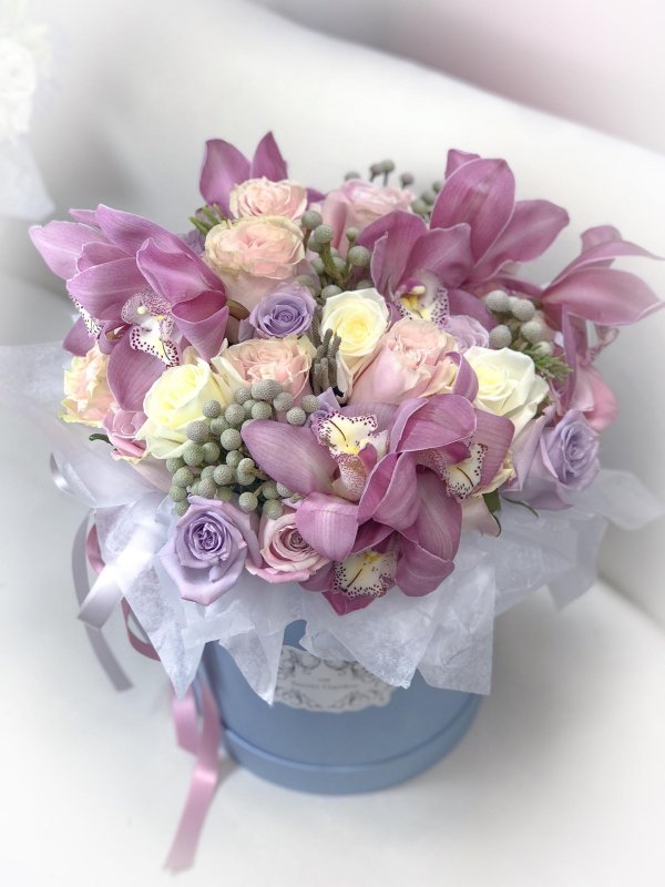 шляпная коробка с орхидеями