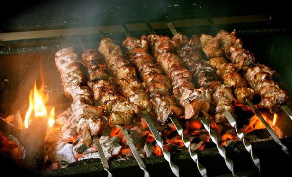 шашлыки на шампурах