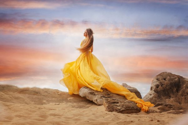 желтое платье