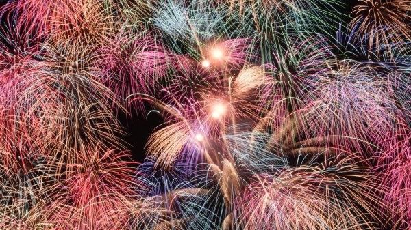 праздничный фейерверк