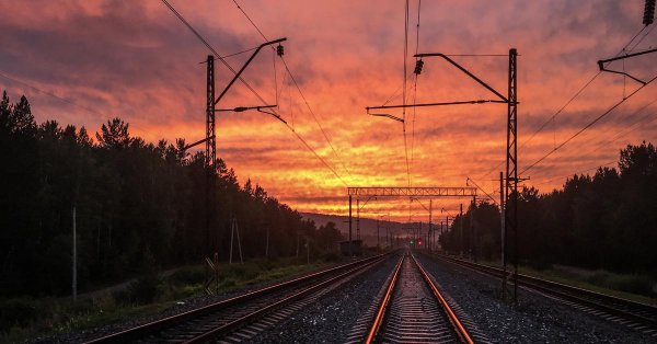 поезд на закате