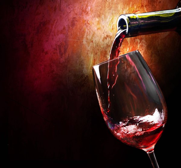 бокалы красного вина