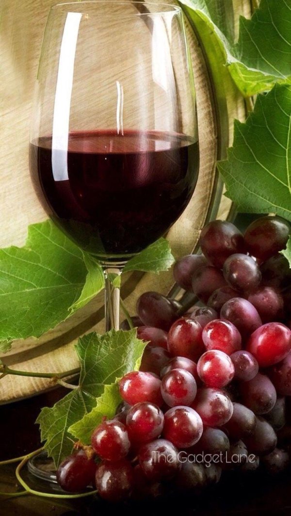 бокал красного вина