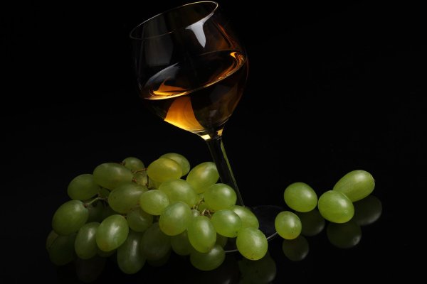 натюрморт на темном фоне