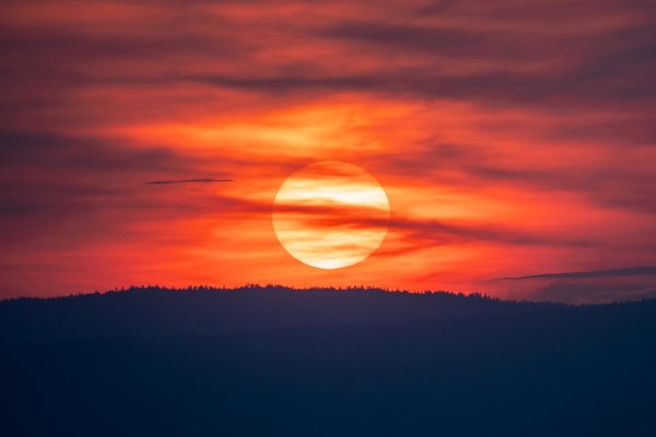 красное солнце на закате