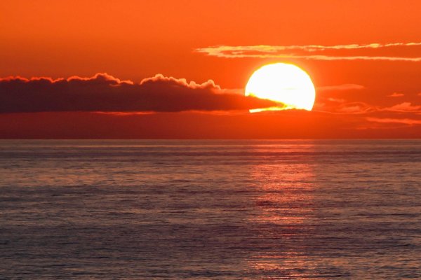 красное солнце на закате