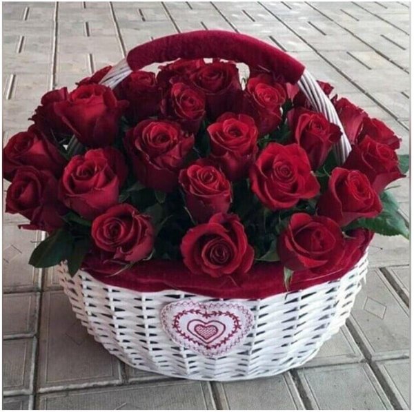 розы в корзинке