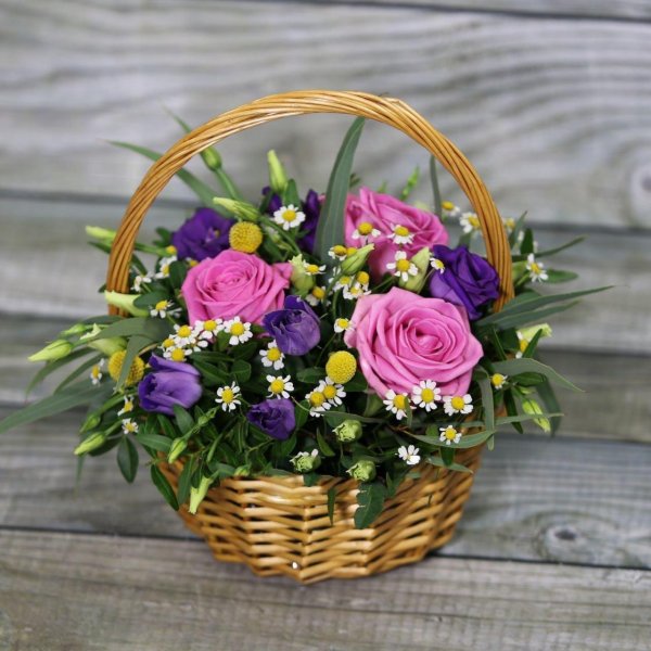 цветочная композиция в корзинке