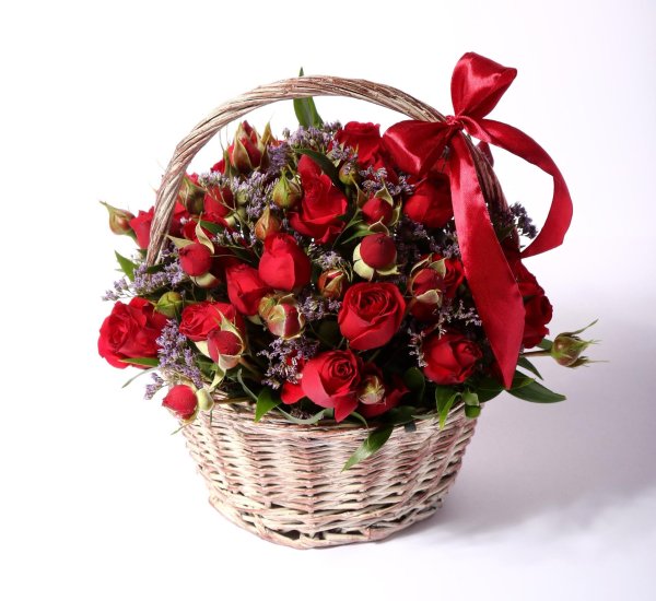 большой букет в корзине