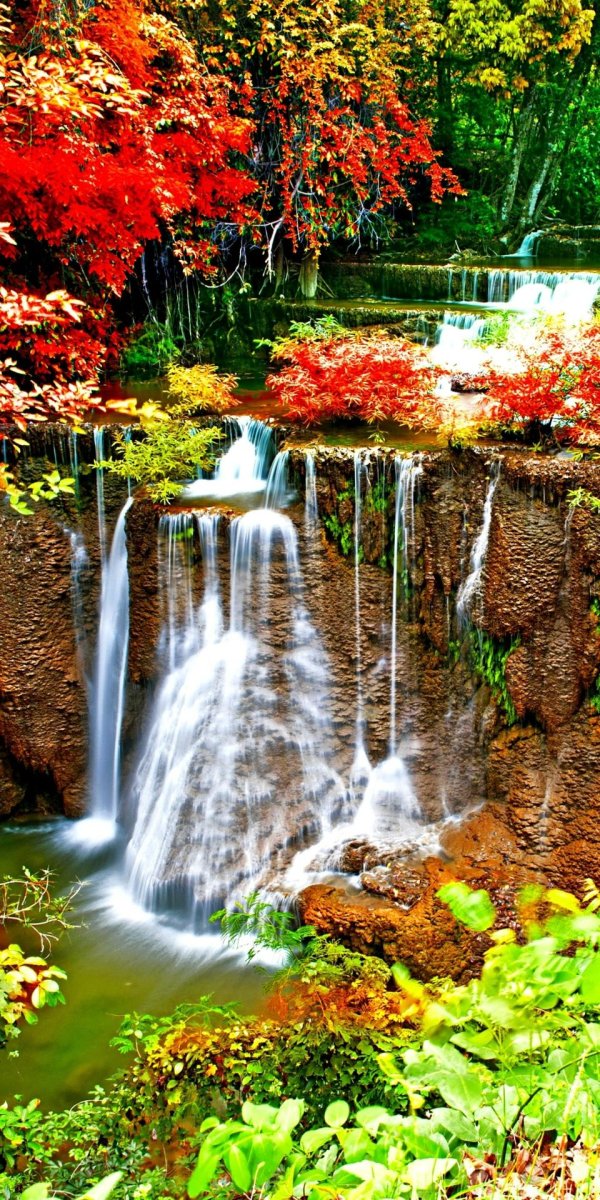 осенний водопад