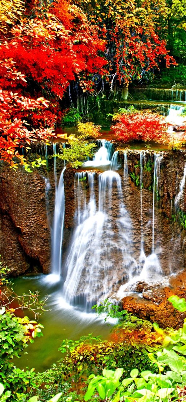 осенний водопад